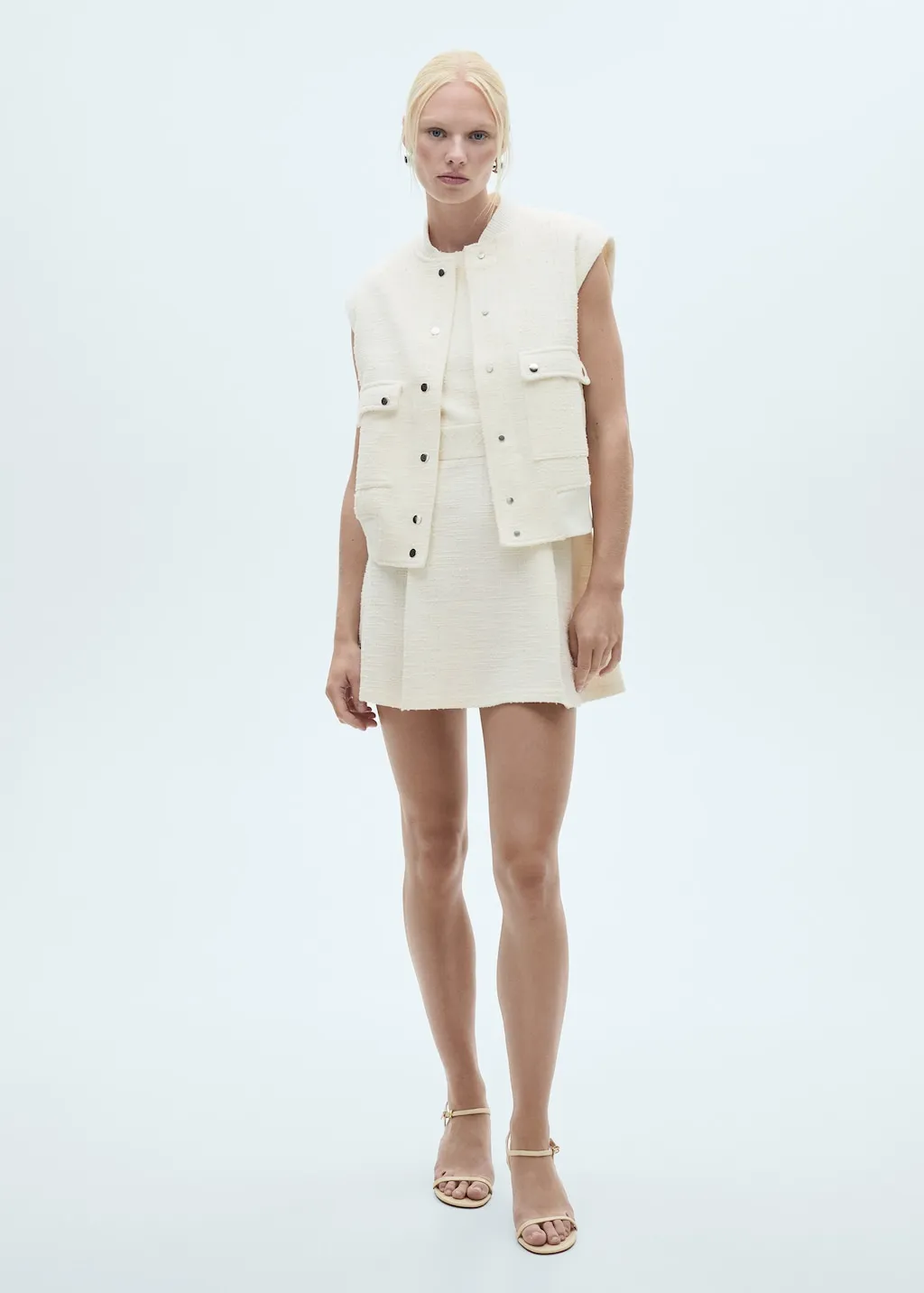  Textured vest with pockets